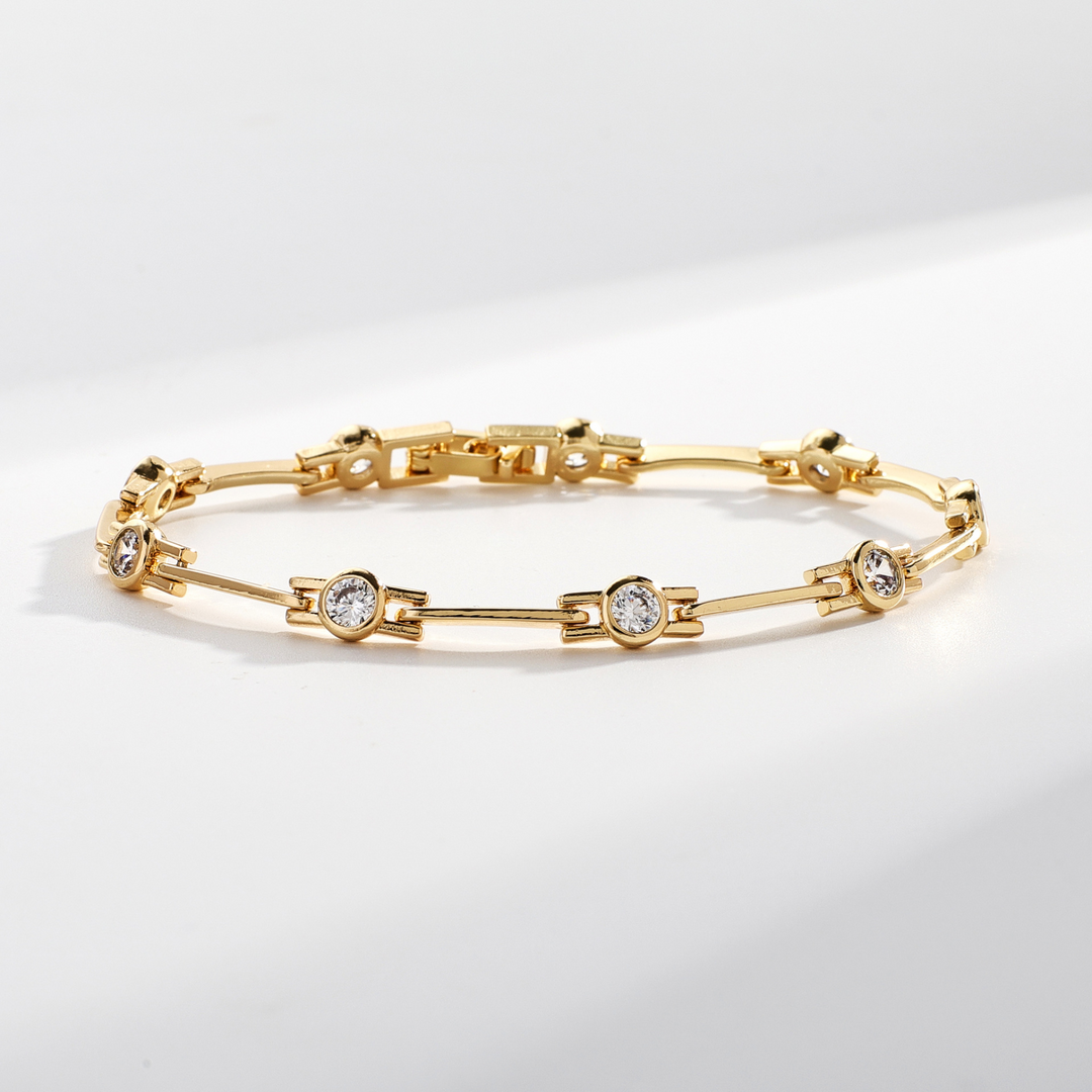 Pulsera elegante con zirconias en oro