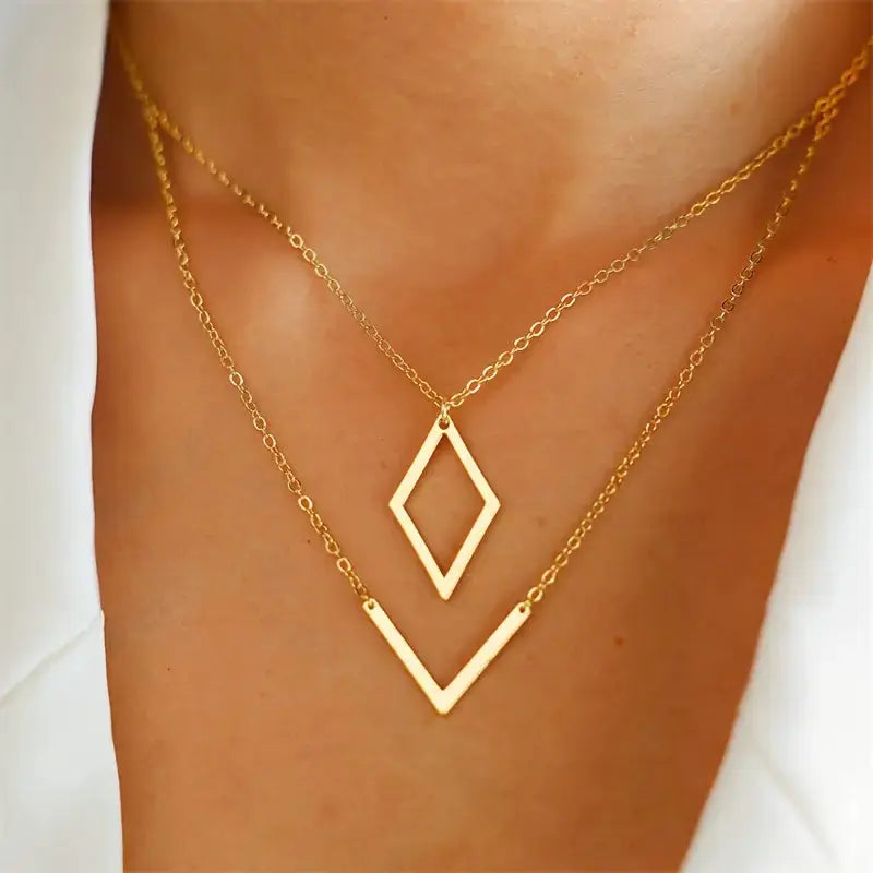 Collar colgante geométrico elegante en forma de V