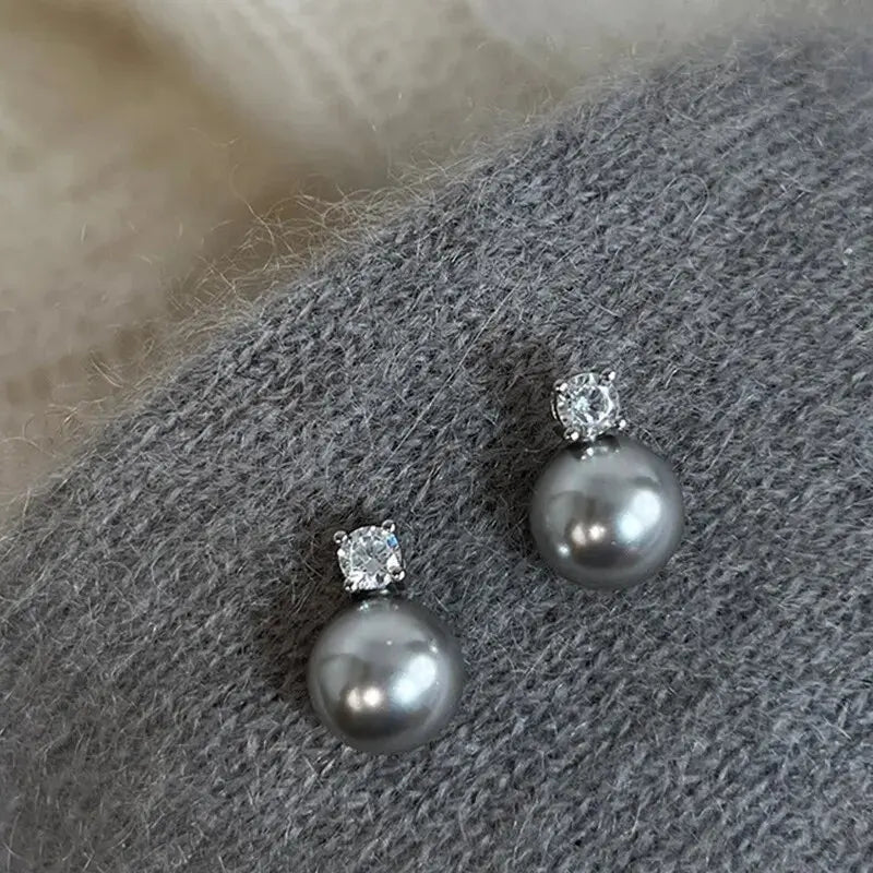 Pendientes elegantes de zirconia con perlas negras