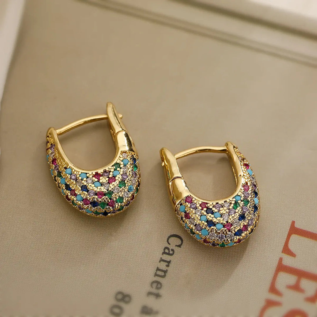 Pendientes elegantes y coloridos con cristales incrustados