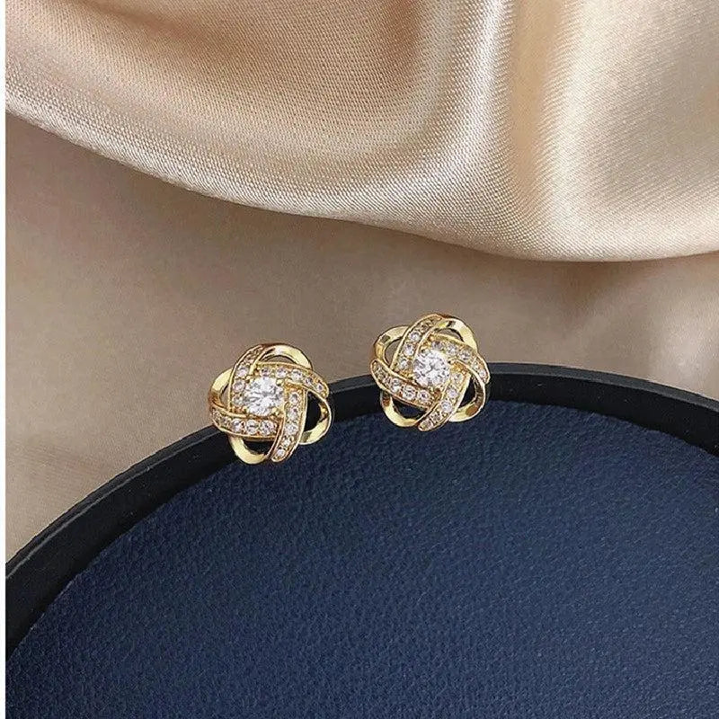 Pendientes de Cruz en Espiral de Flores