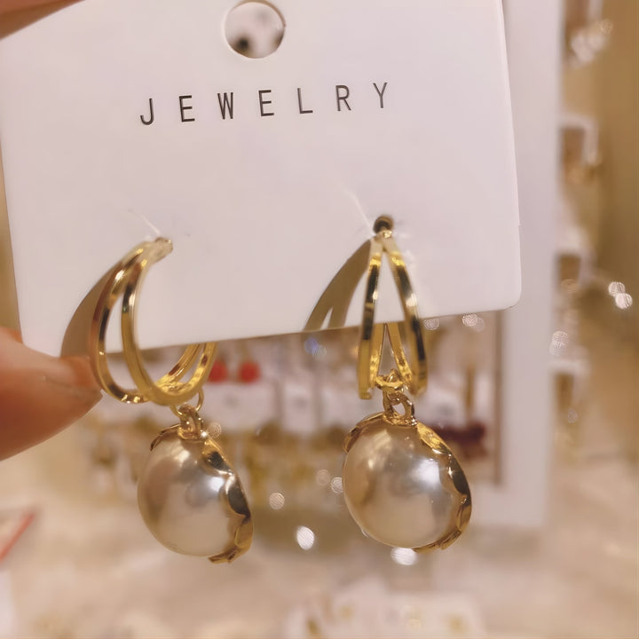 Pendientes Elegantes de Perlas Doradas
