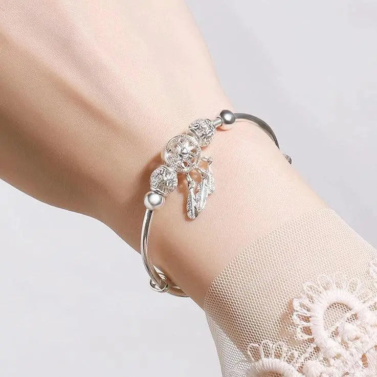 Pulsera ajustable con charms de tres hojas hecha de plata esterlina 925