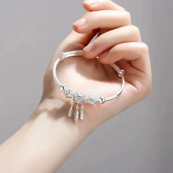 Pulsera ajustable con charms de tres hojas hecha de plata esterlina 925