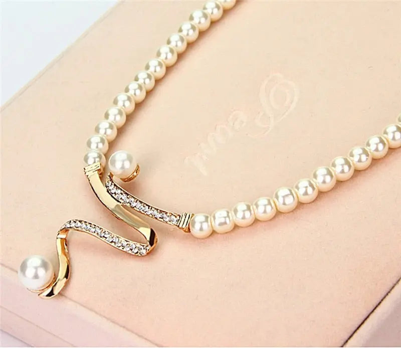 Collar de Perlas Naturales + Conjunto de Pendientes