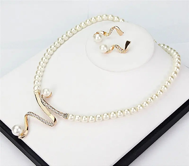 Collar de Perlas Naturales + Conjunto de Pendientes