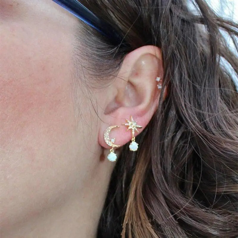 Pendientes de Luna y Estrella hechos de Oro y Ópalo