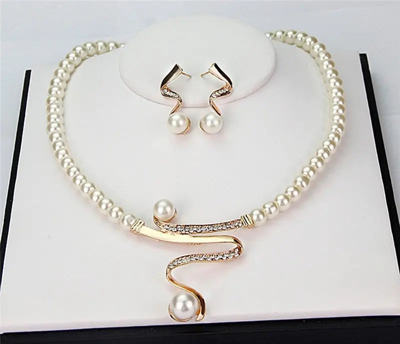 Collar de Perlas Naturales + Conjunto de Pendientes
