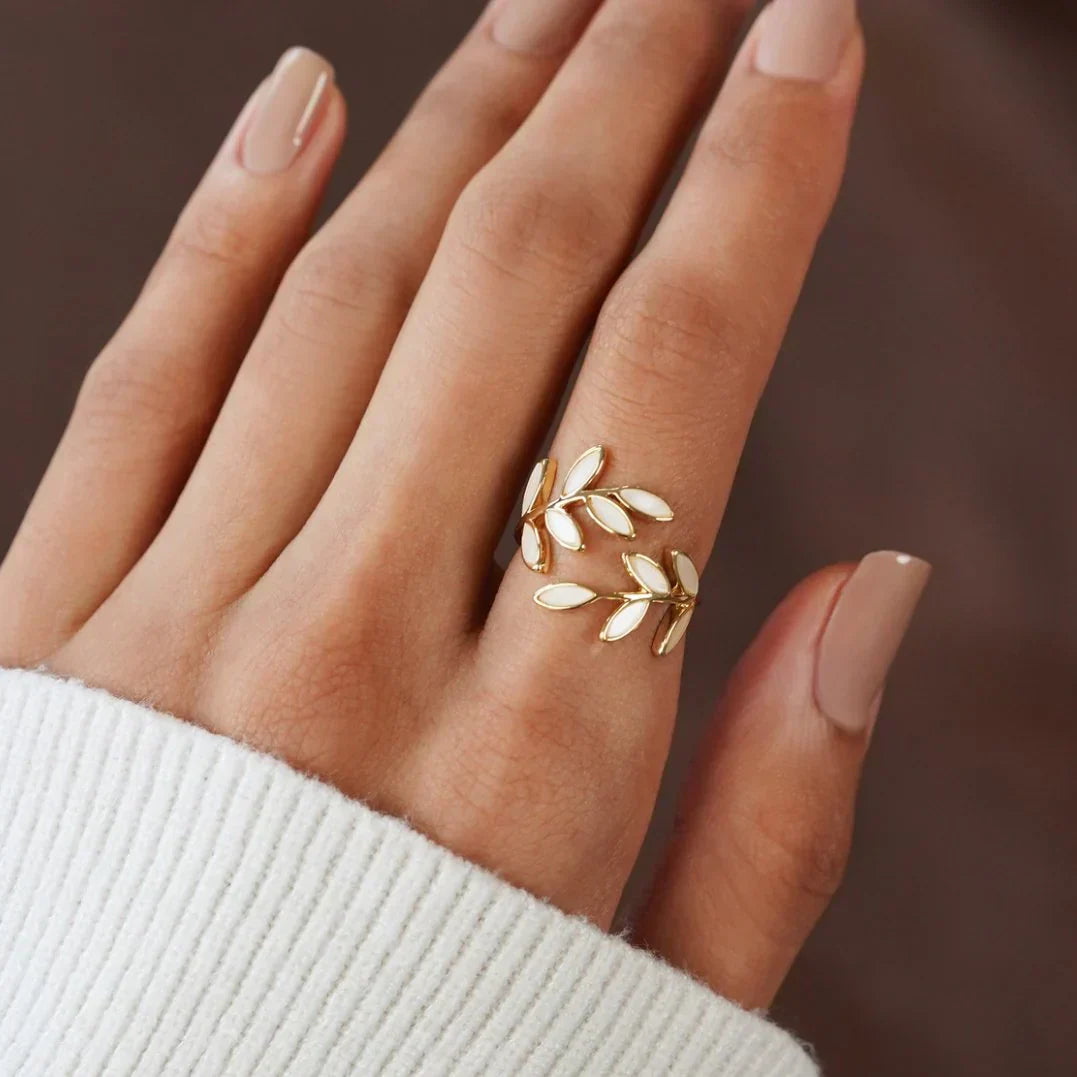 Puro - Anillo Ajustable de Hoja de Ópalo Blanco