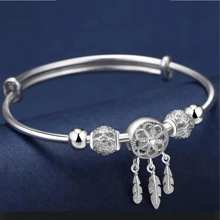 Pulsera ajustable con charms de tres hojas hecha de plata esterlina 925