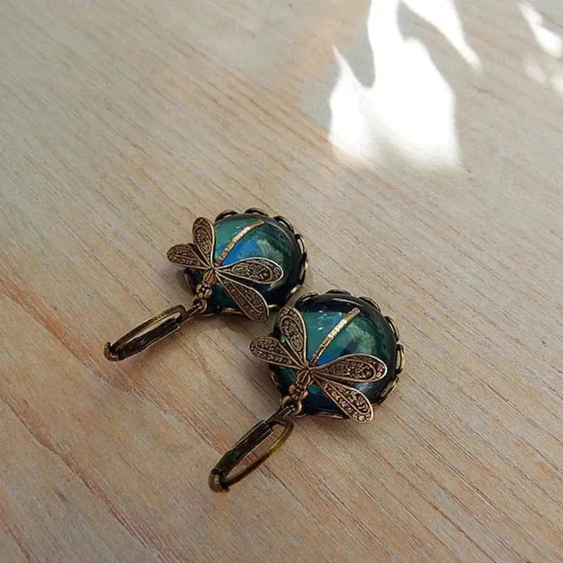 Pendientes de libélula esféricos en oro antiguo