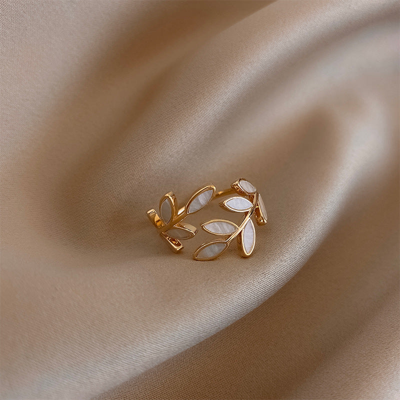 Puro - Anillo Ajustable de Hoja de Ópalo Blanco
