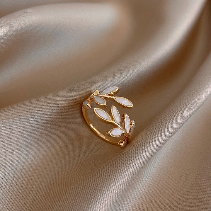 Puro - Anillo Ajustable de Ópalo Blanco en Forma de Hoja