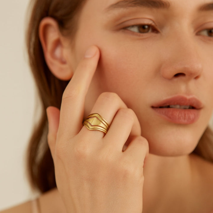 Anillo de Declaración Elegante en Oro