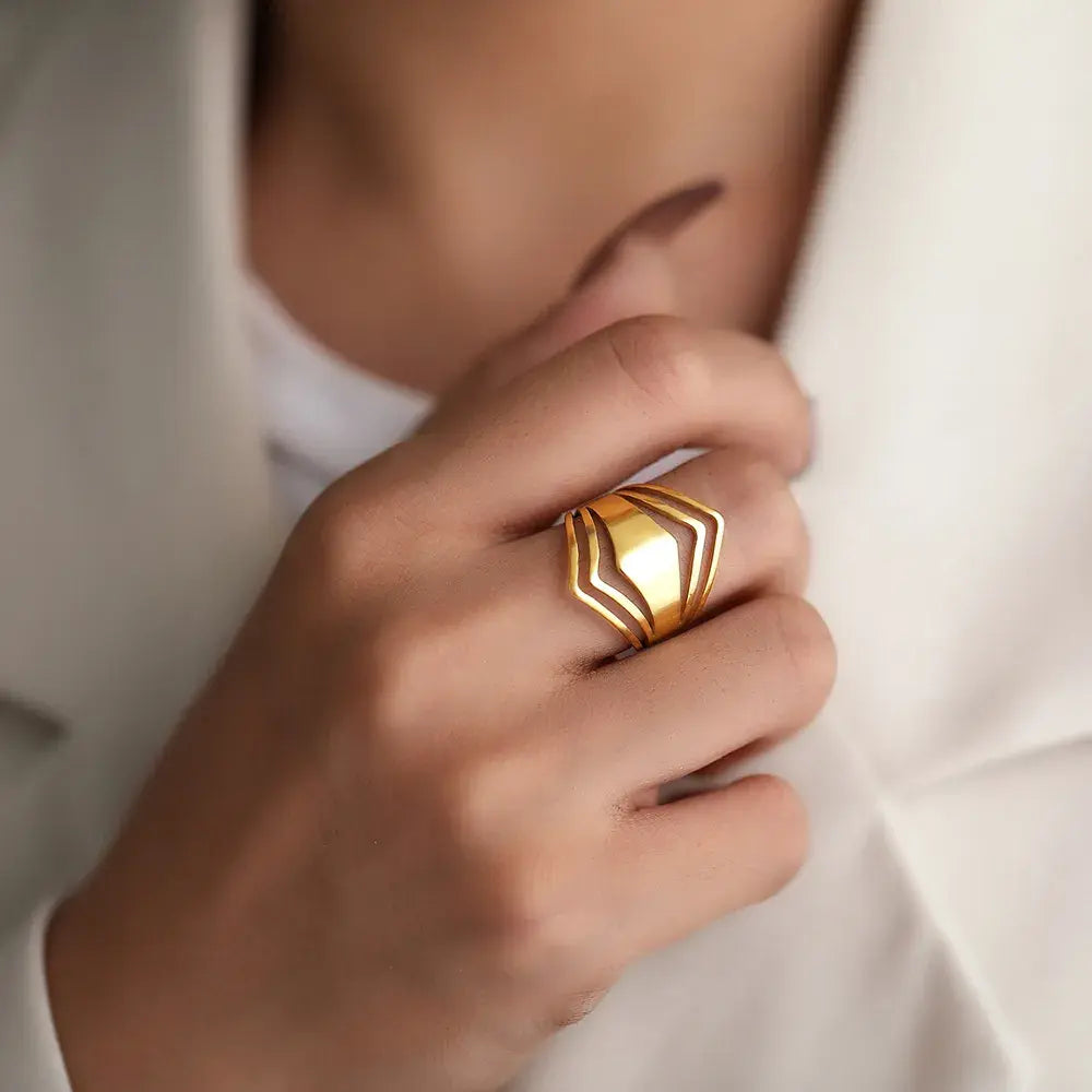 Anillo de Declaración Elegante en Oro