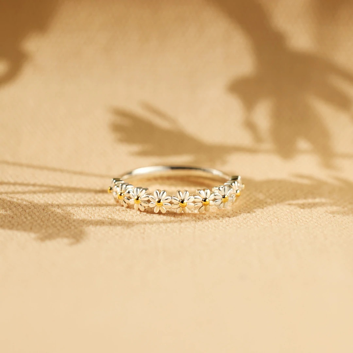 Anillo de Plata y Esmalte Pintado a Mano con Margarita